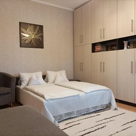 Krisztinusz Vendeghaz شقة