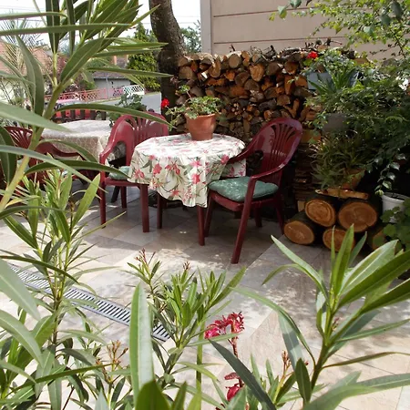 Krisztinusz Vendeghaz *